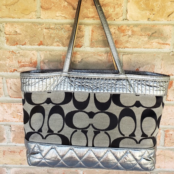 Coach Poppy signature handbag - Picture 2 of 8